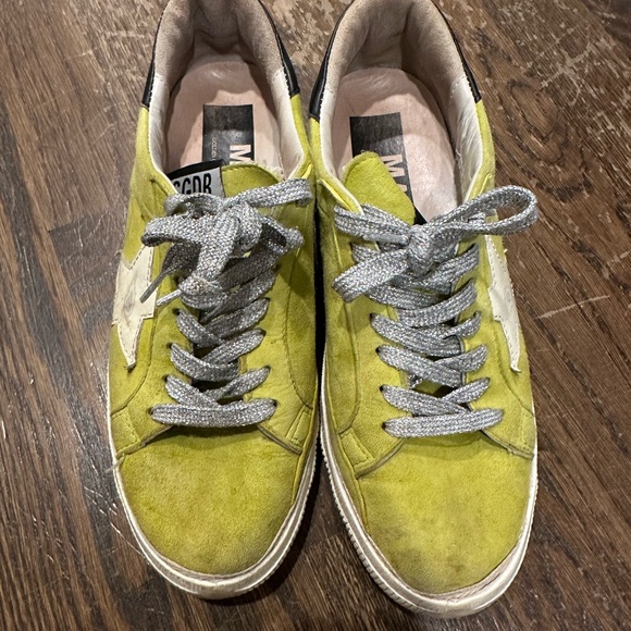 Yellow golden goose - Picture 1 of 4